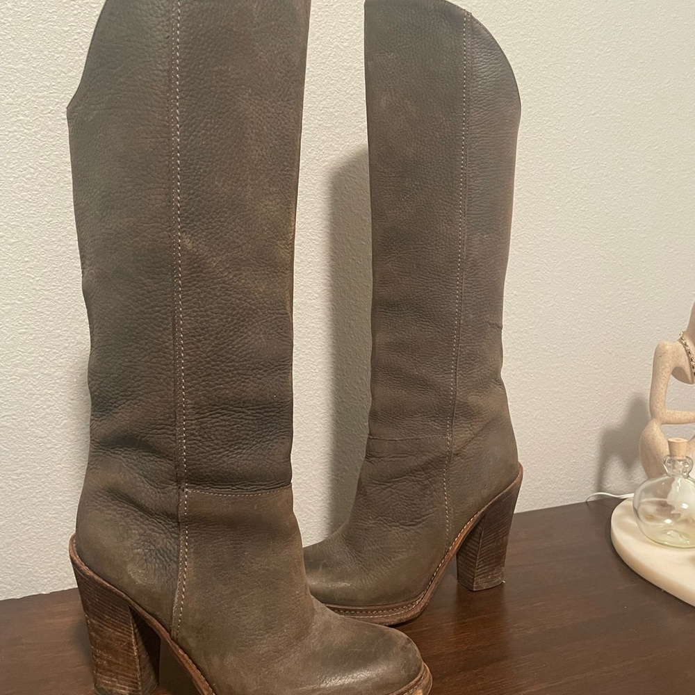 Vera Wang Brown Leather Knee-High Boots